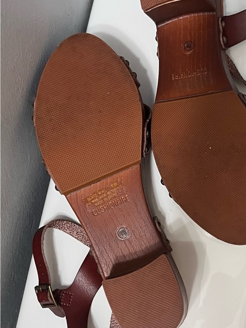 Women’s Burgundy Strappy Block Heel Sandals - Picture 4 of 7